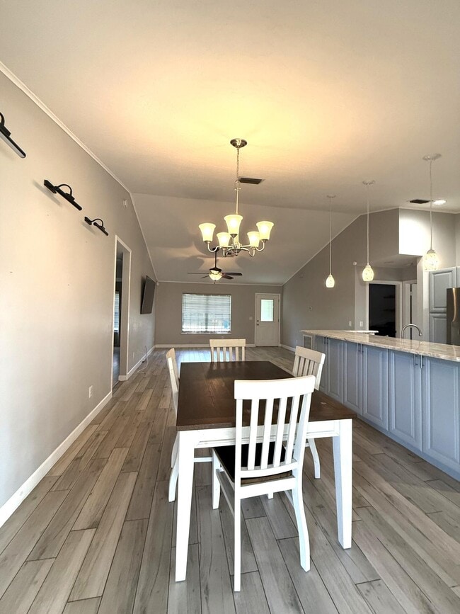 Building Photo - 1835 17th Ave SW