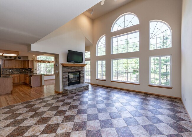 Building Photo - *COMING SOON* 5 Bedroom Broadmoor Beauty A...