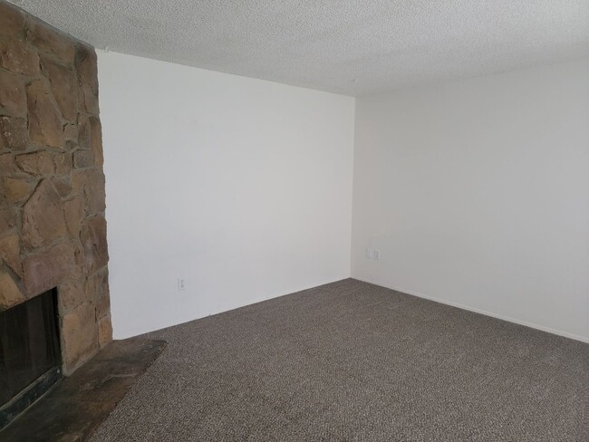 Building Photo - Spacious Spanaway rambler with covered patio and fenced yard.