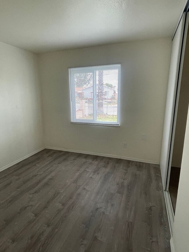 Building Photo - 3 Bedroom 1 Bathroom Great Single Story!
