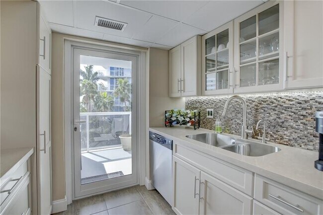 Building Photo - 2841 N Ocean Blvd