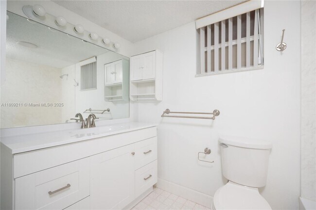 Building Photo - 404 NW 68th Ave