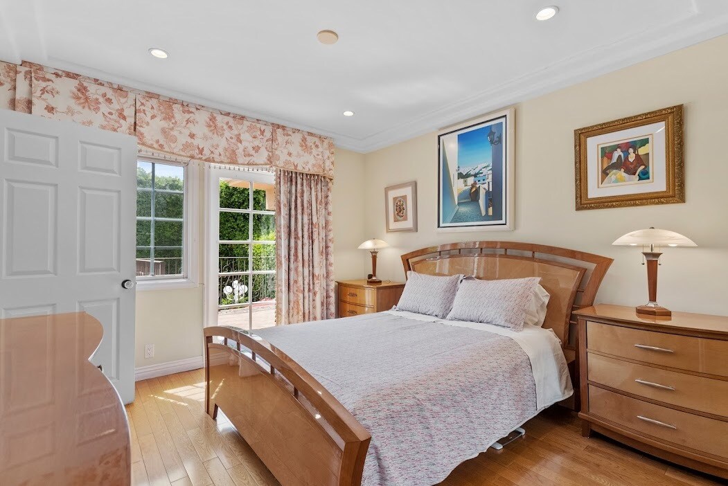 Building Photo - 1617 N Orange Grove Ave