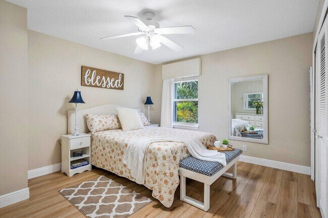 Building Photo - 10290 NW 60th Pl