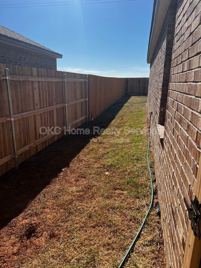 Building Photo - 16201 Harvester