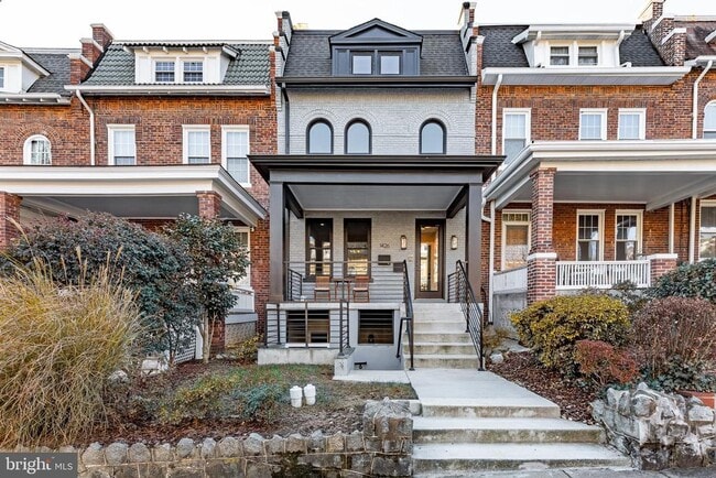Primary Photo - 1426 Crittenden St NW