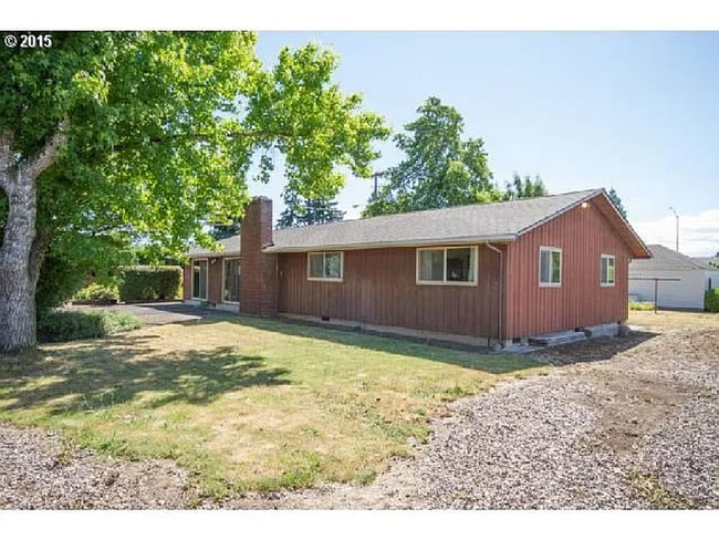 Building Photo - Great Vintage Home!