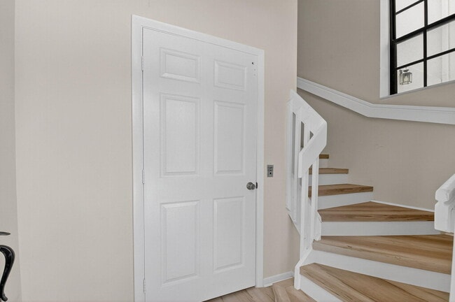 Building Photo - 5136 Floria Dr