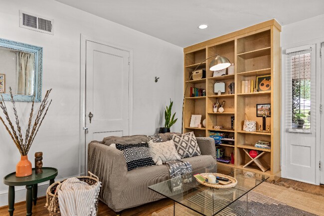 Building Photo - 630 Belvoir Heights