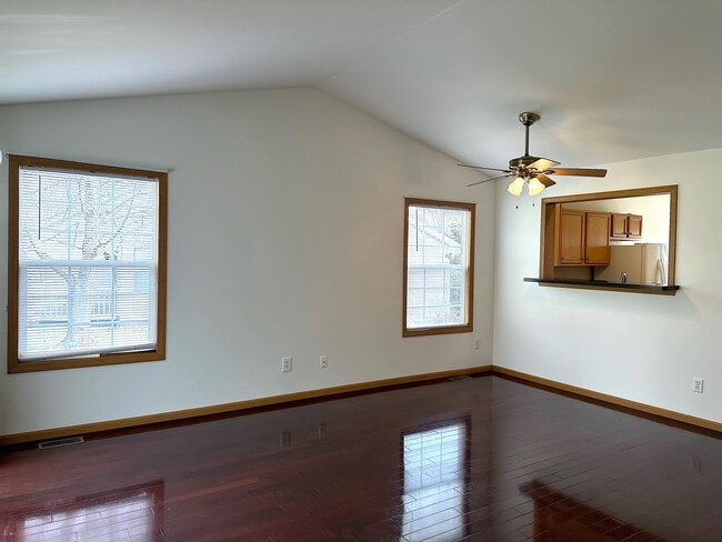 Building Photo - 482 Fox Ln