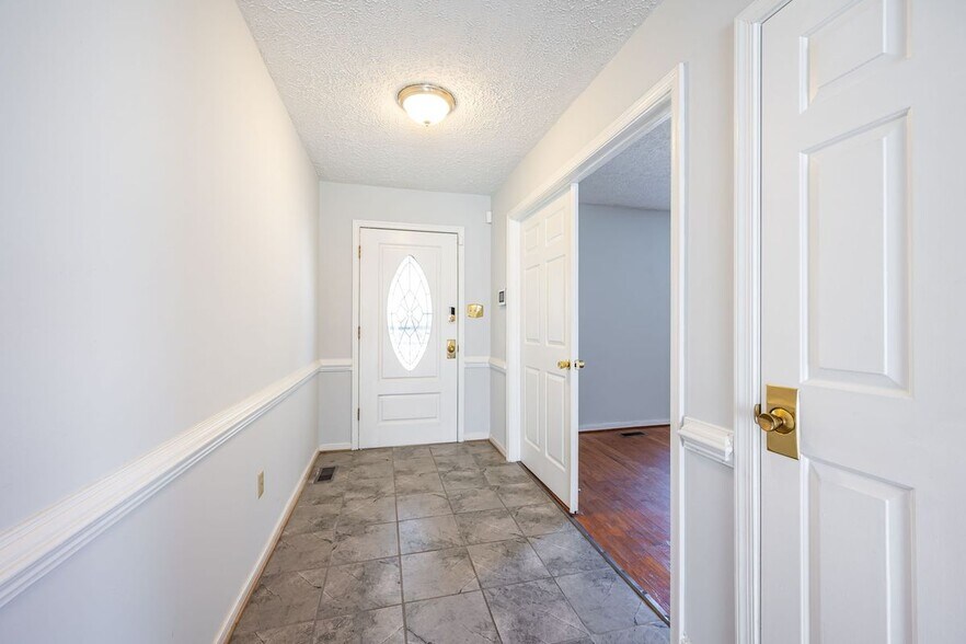 Building Photo - 7800 Tamarind Dr