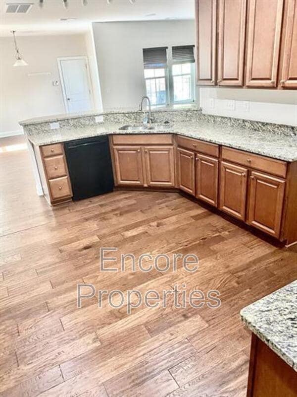 Building Photo - 2057 Aventon Ln