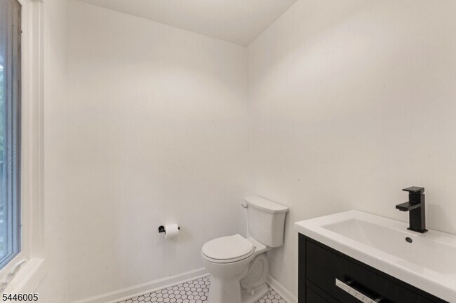 Building Photo - 5E Somerset Hills Village