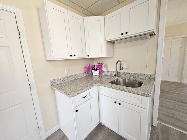 Building Photo - 40 Putnam St