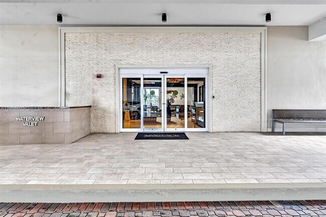 Building Photo - 20505 E Country Club Dr