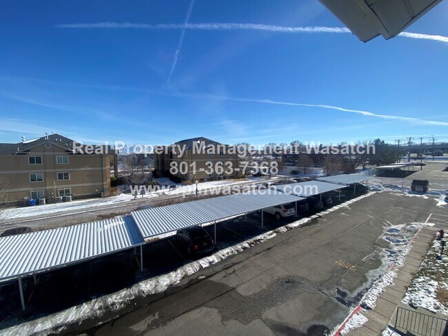 Building Photo - Move In Special!  1/2 Off First Months Rent  Check Out This 3 bed, 2 bath Condo with Hardwood Flo...