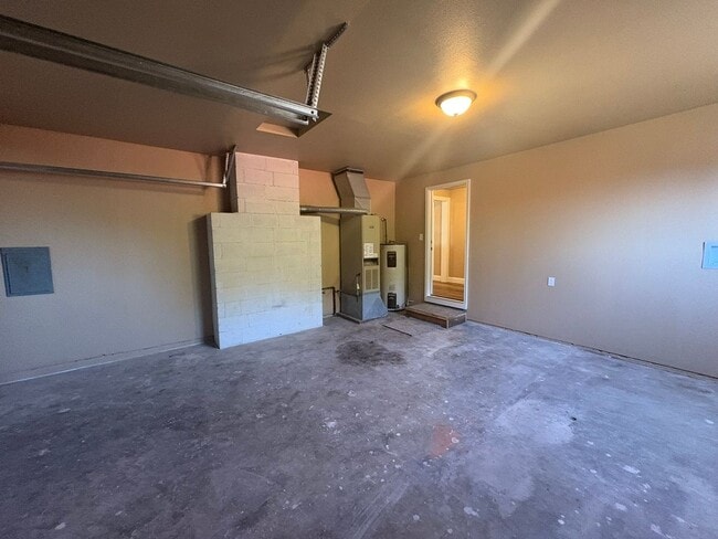 Building Photo - Your next new home is here!