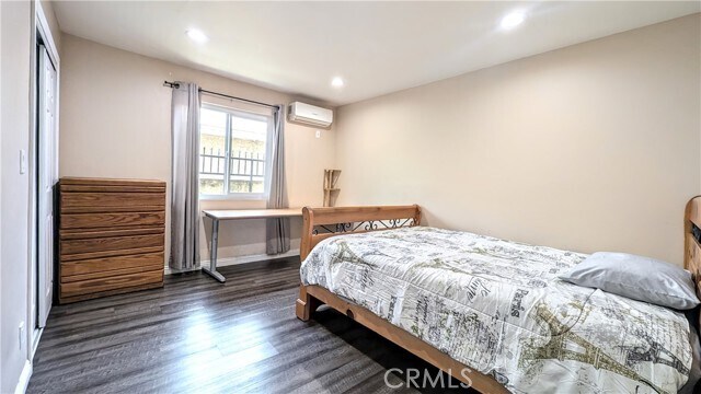 Building Photo - 1299 W 37th Dr