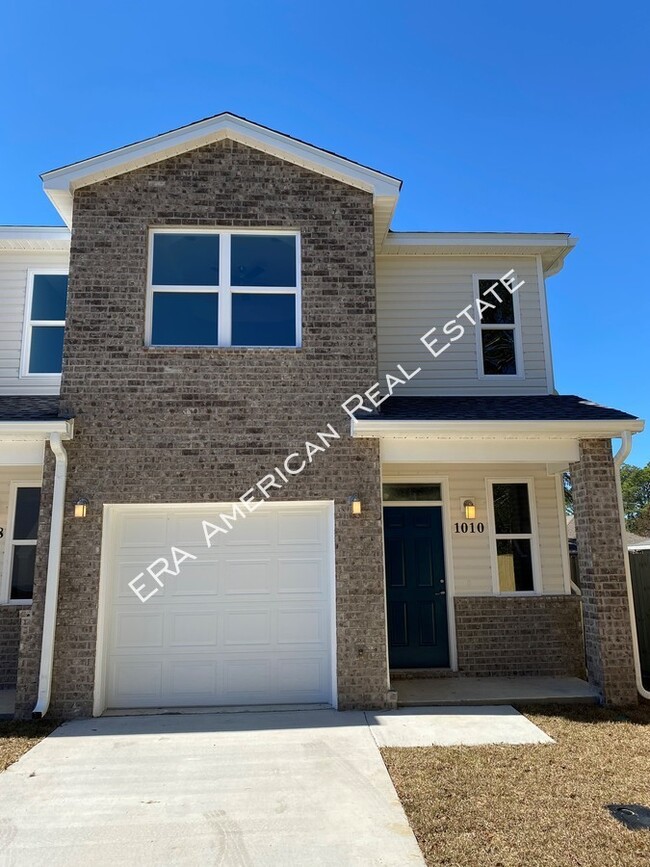 Building Photo - 1005 Grace Ln