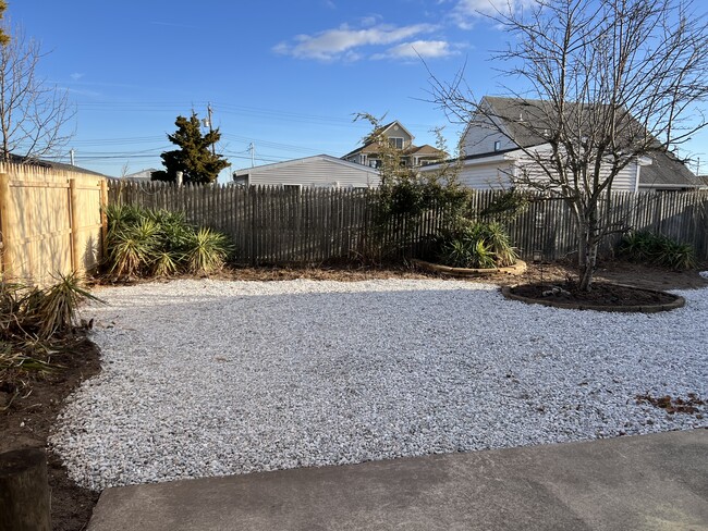 Large backyard - 1808 Binnacle Rd