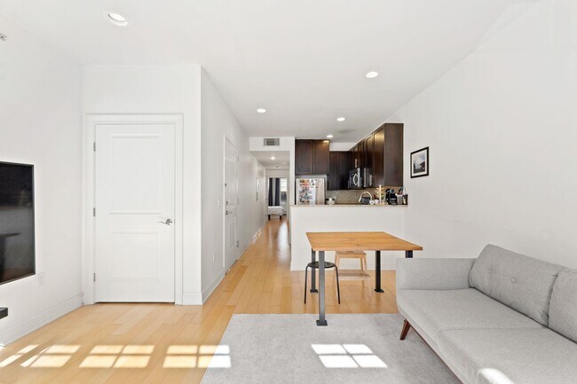 Building Photo - 110 Tidewater St