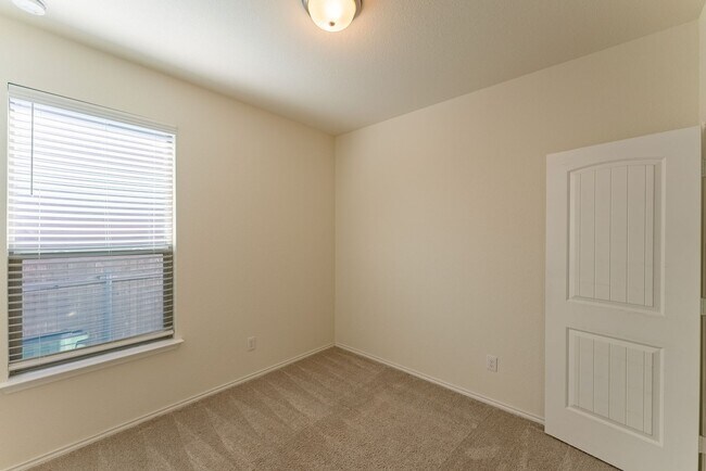 Building Photo - Elegantly Spacious 3-Bed, 2-Bath Home in Round Rock