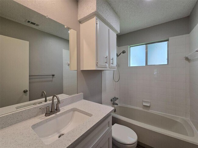 Building Photo - 12010 Ladrido Ln