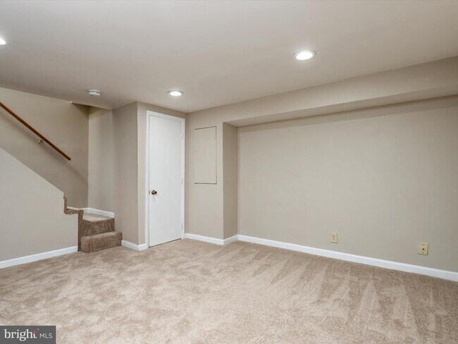 Building Photo - 3308 Wallford Dr