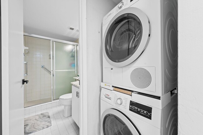 Building Photo - 600 NE 36th St