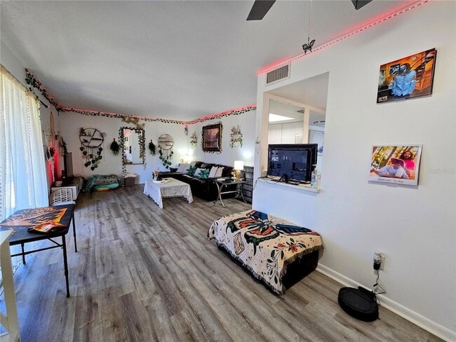 Building Photo - 633 Silver Pass