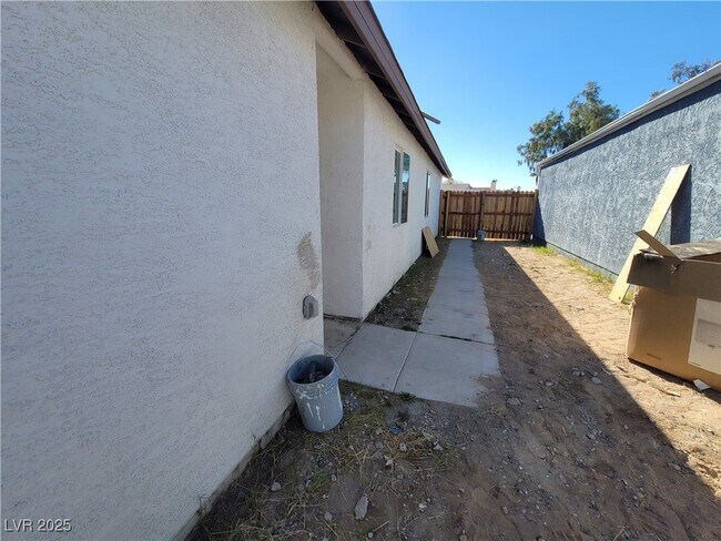 Building Photo - 7324 Empress Dr