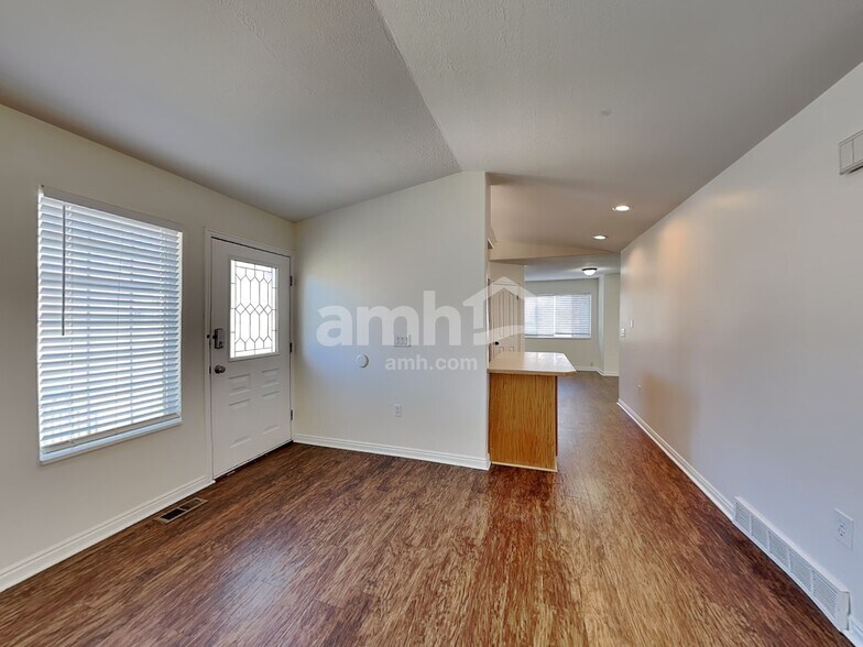Building Photo - 1074 E 3250 N