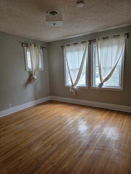 Bedroom 1 - 1647 Angelus Ave