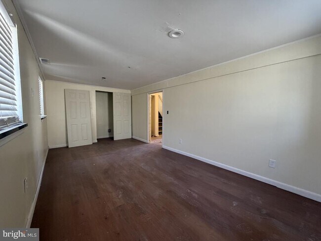 Building Photo - 322 W Nicholson Rd