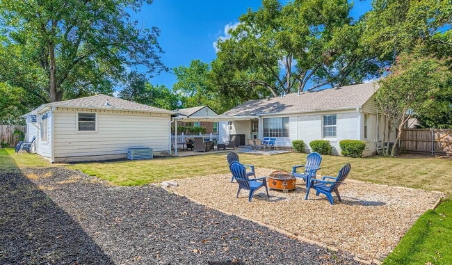 Building Photo - Updated Garland Home