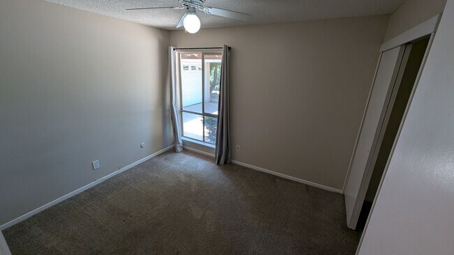 Building Photo - Single Level home near UCR available for Rent