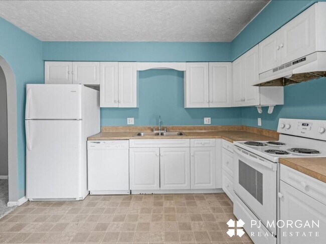 Building Photo - Millard Rental Ready to Impress!