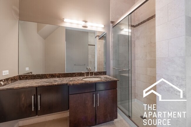 Building Photo - 1002 W Lake St