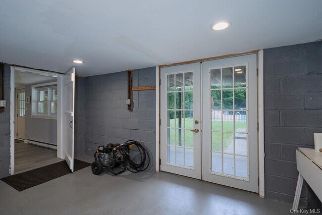 Building Photo - 116 Schoolhouse Ln