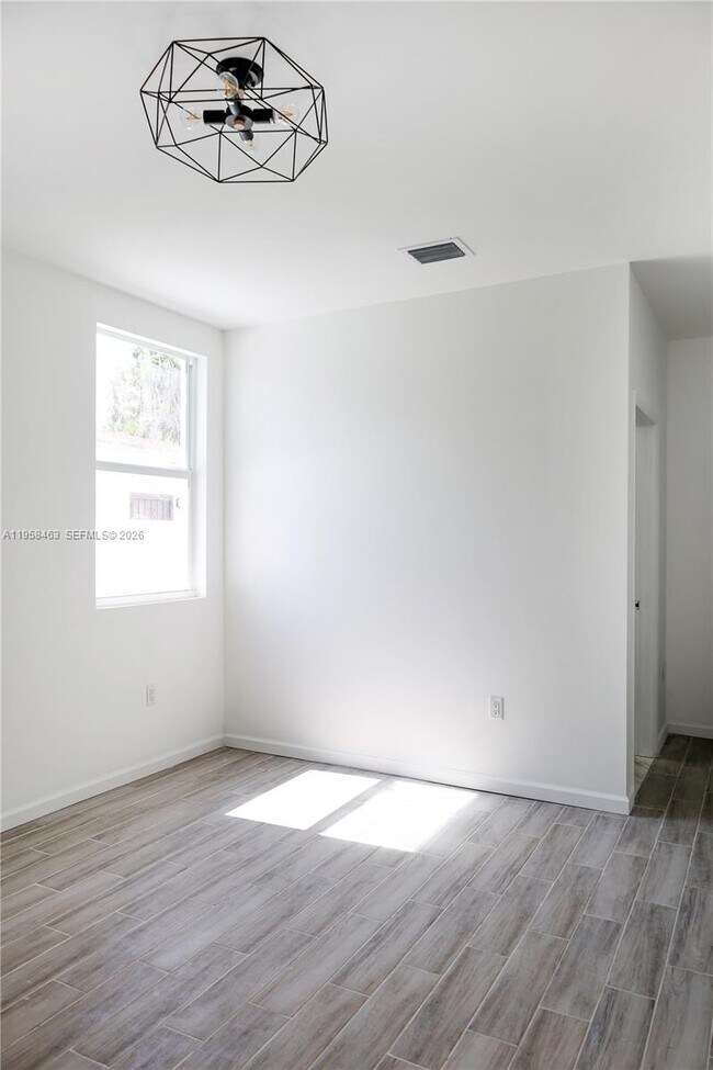 Building Photo - 160 NE 57th St