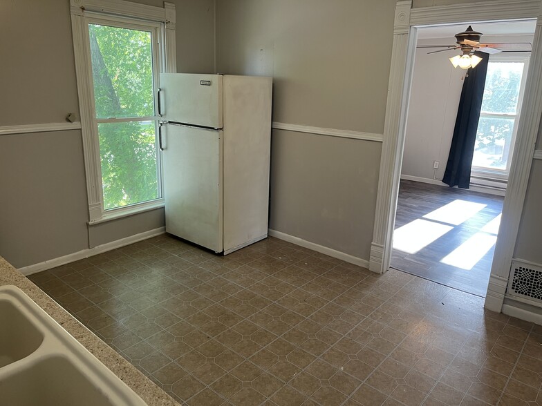 Kitchen - 206 S Monroe St