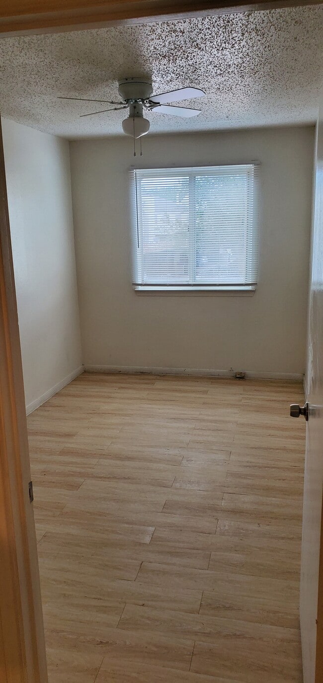 Building Photo - 2115 Greenbriar Colony Dr