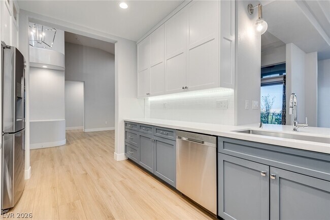 Building Photo - 2508 Sandilands Dr