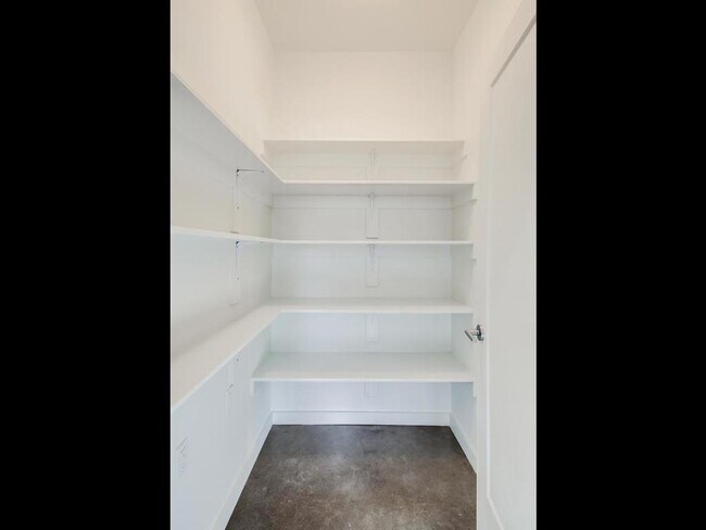 Building Photo - 5600 William Holland Ave