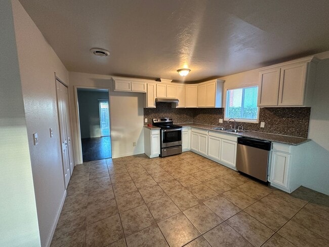 Building Photo - Update Kitchen
