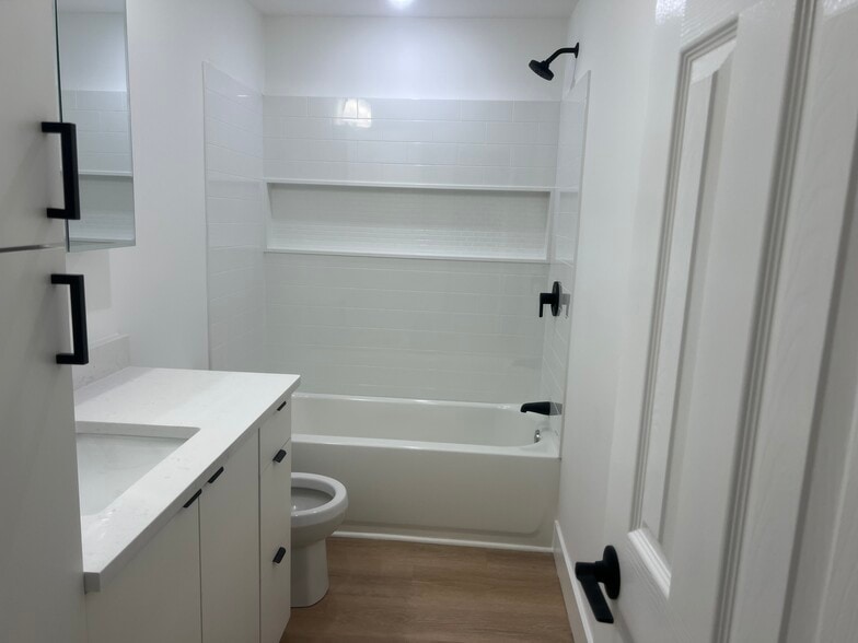 Building Photo - 10 Gates St