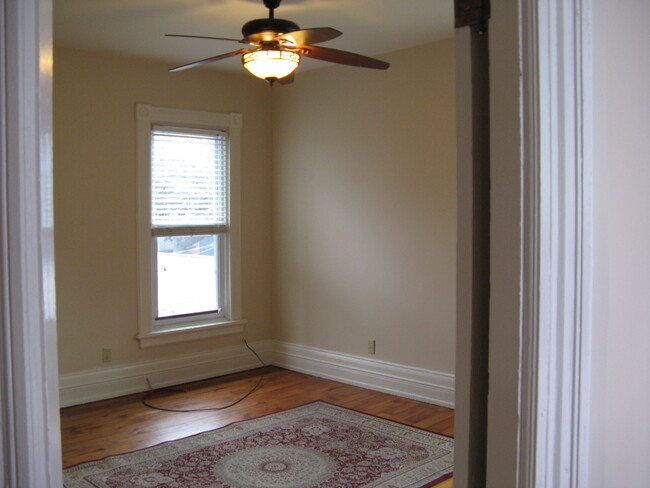 back bedroom - 34 Saint Johns Pl