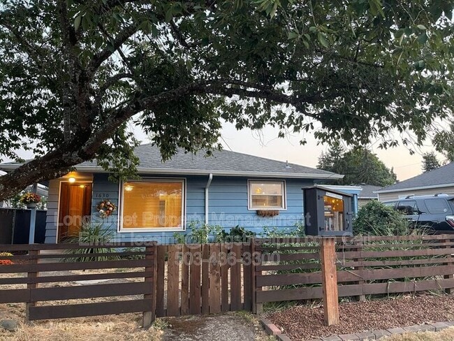 Building Photo - 1630 SW 15th Ave