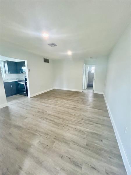 Primary Photo - 7511 Venetian St