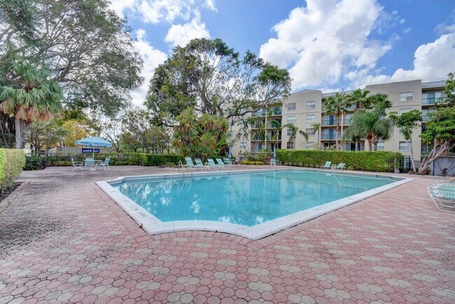 Building Photo - 26 Royal Palm Way